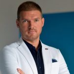 #76 Бизнес-брокер Алексей Комаров: почему Олег Тиньков продает свои бизнесы?
