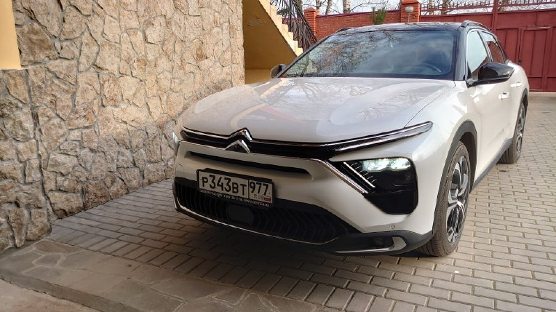 В эпоху китайского засилья тест Citroen C5 X – как глоток…